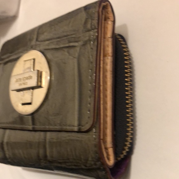 Kate Spade New York Croc Embossed Patent Leather Wallet Trifold ID Coin Bill CC - Picture 4 of 10